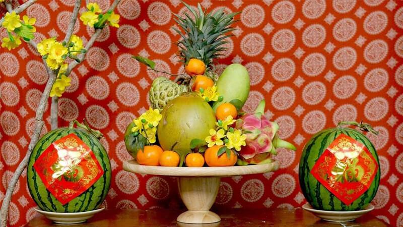 Hướng dẫn các bước cơ bản để bày trí mâm ngũ quả miền Bắc đẹp mắt và hài hòa cho ngày Tết.